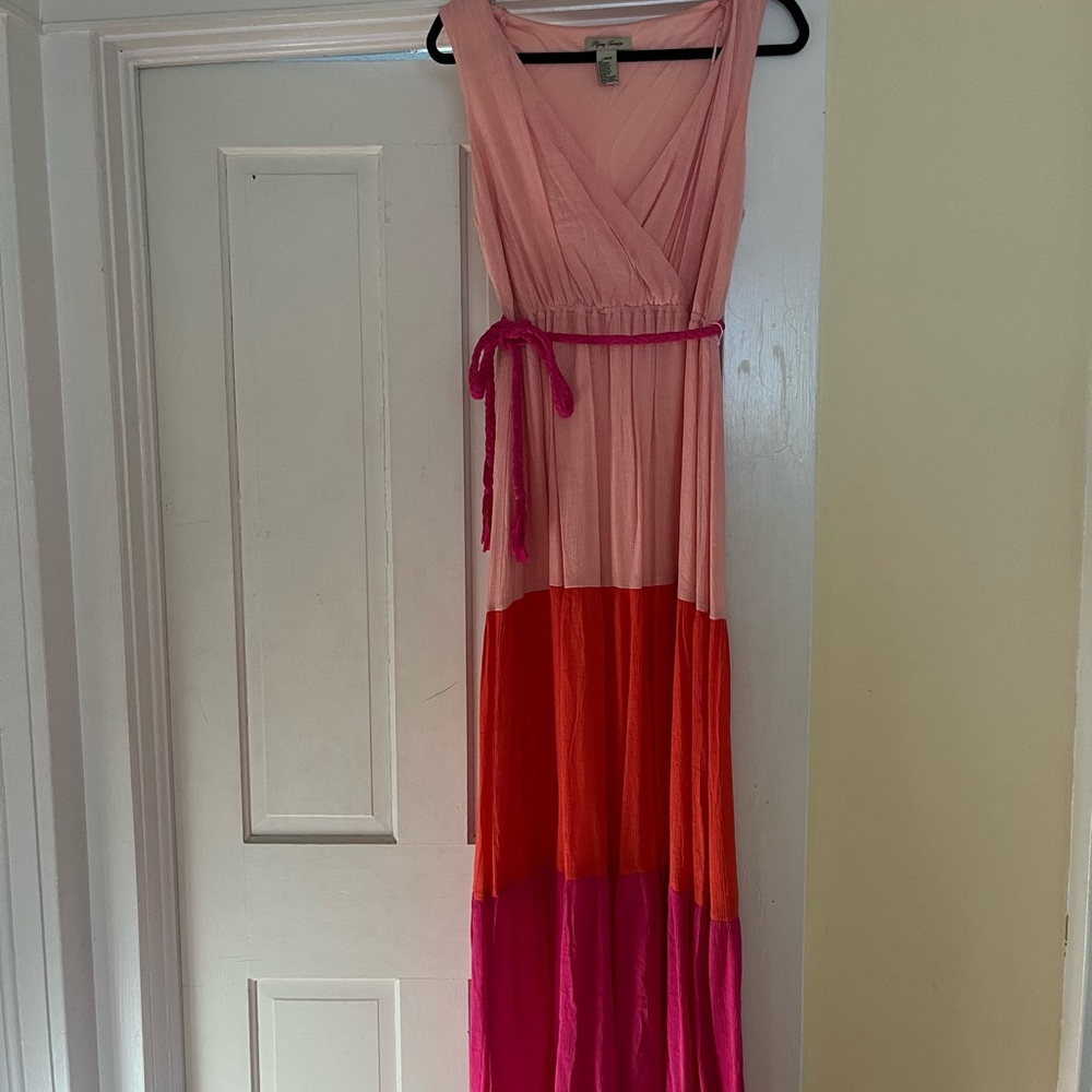 Bright & summery midi color block dress! ☀️🌻🍉